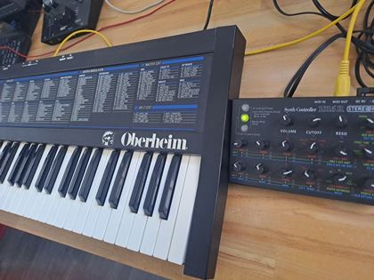 Oberheim-MATRIX-6 + 1016R synth controller